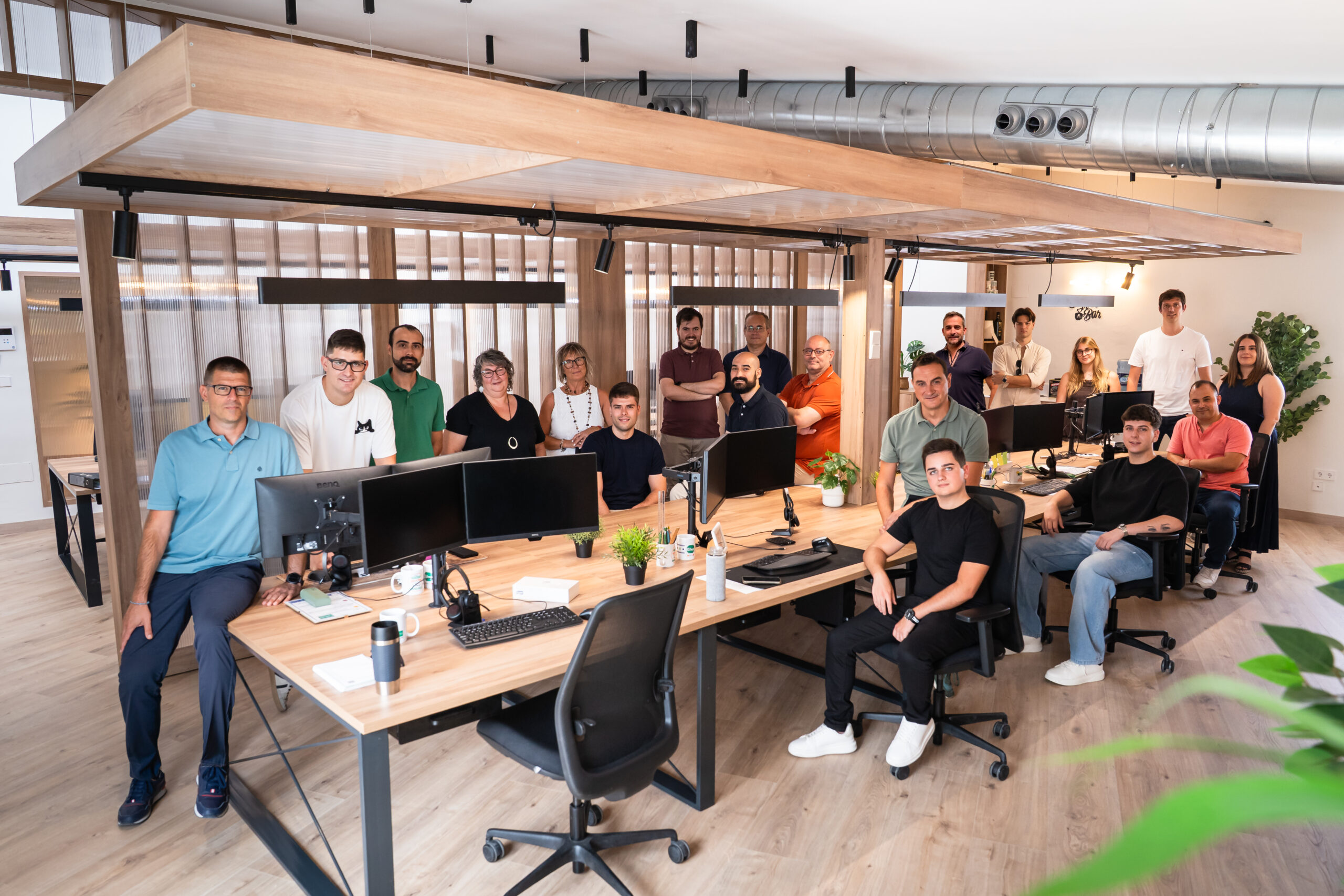 Equipo de Glop en la nueva sede Equipo de Glop en la nueva sede